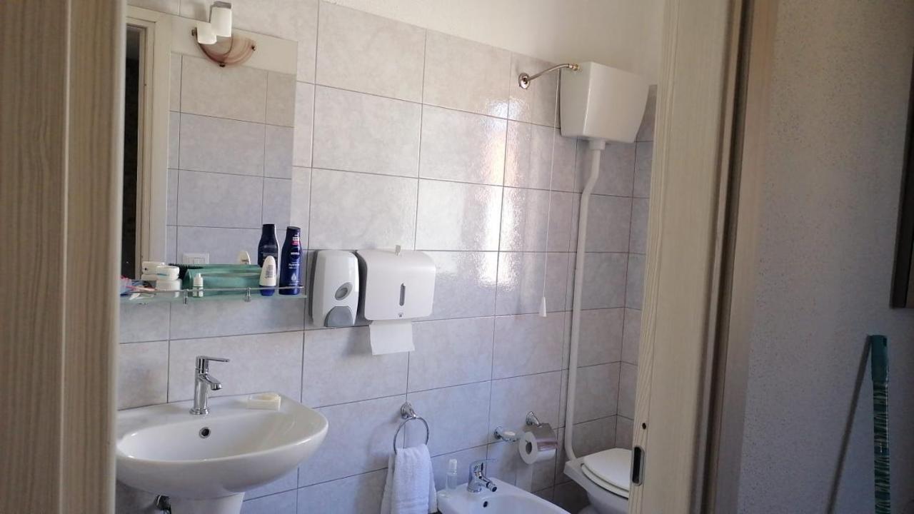 Affittacamere Sos Ninnitteddos Torpe Bagian luar foto